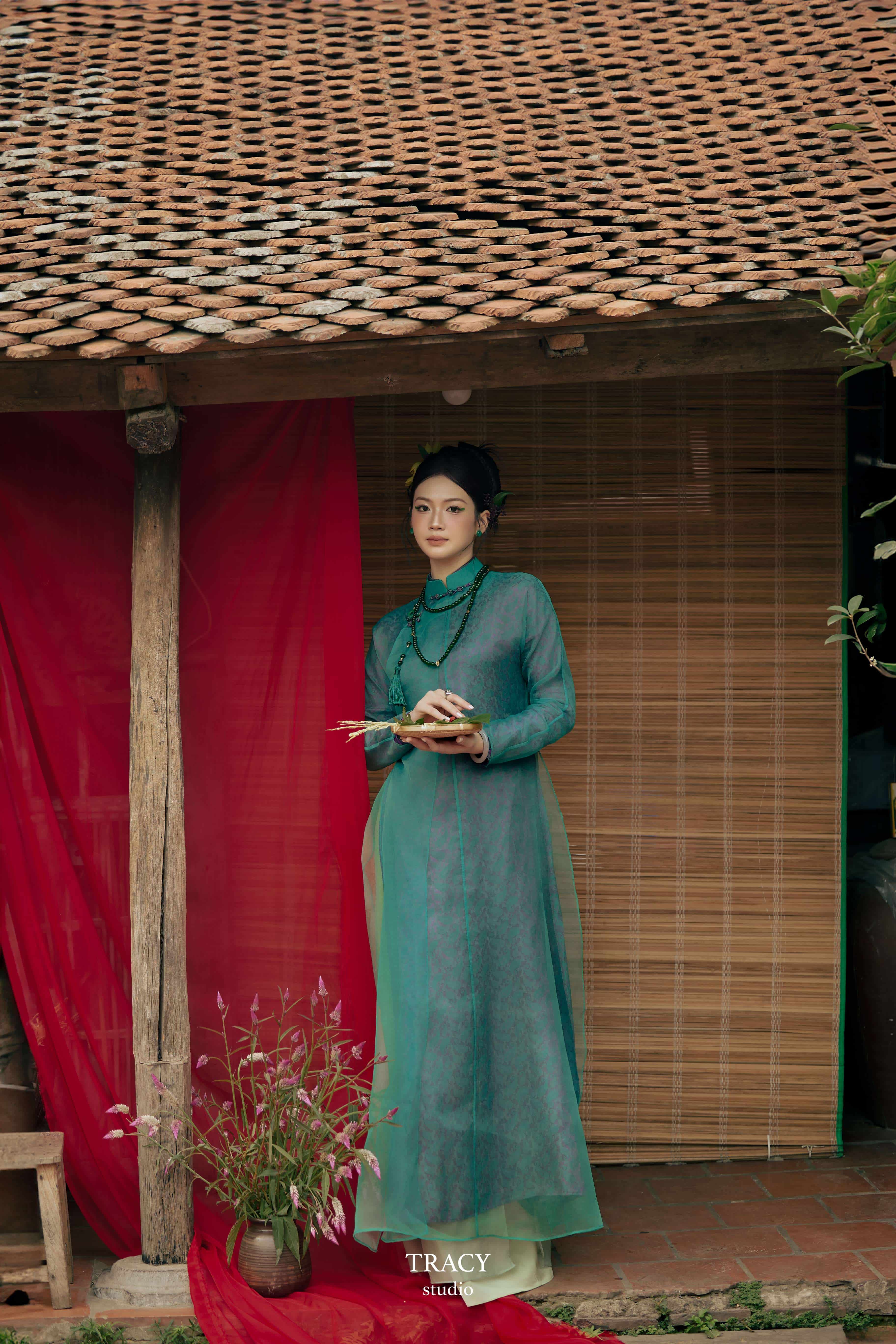 frontend/img/gallery/anh-tet-yem-ao-dai/tracy-studio-chup-ao-dai-anh-thu (1).jpg